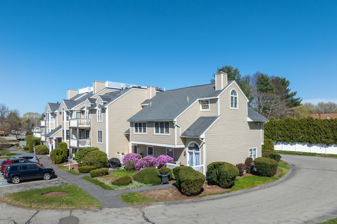 The Farms at Indian Pond in Taunton, MA - Foto de edificio