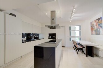 701 Crandon Blvd in Key Biscayne, FL - Building Photo - Building Photo