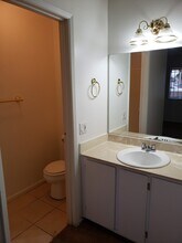 2440 Paradise Village Way in Las Vegas, NV - Building Photo - Building Photo