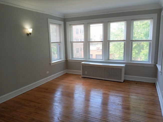 8000 S Champlain Ave