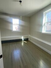 25 Graves St, Unit 1 in Staten Island, NY - Foto de edificio - Building Photo