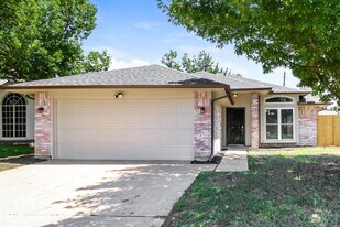 5211 Livermore Dr in Arlington, TX - Building Photo