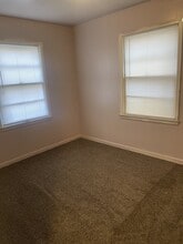 1658 N Bluff St in Wichita, KS - Building Photo - Building Photo