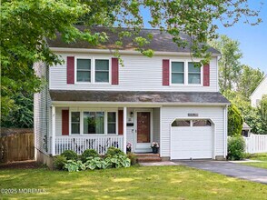 111 E Lincoln Ave in Atlantic Highlands, NJ - Building Photo - Building Photo