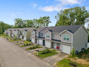 4 Florentine Cir in Lysander, NY - Foto de edificio - Building Photo