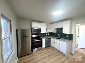 300 E Hudson St in Monroe, NC - Foto de edificio - Building Photo