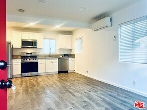 1231 E Harvard St in Glendale, CA - Foto de edificio - Building Photo