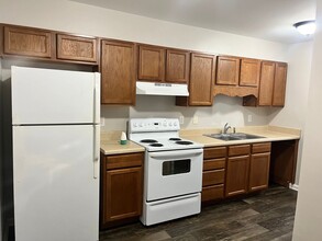 2912 Creekview Ct in High Point, NC - Building Photo - Building Photo
