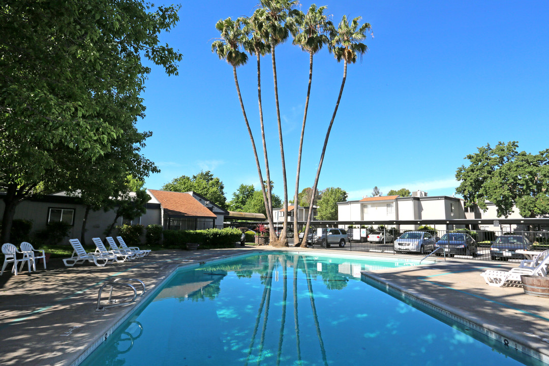 Oakpoint Apartments in Carmichael, CA - Building Photo