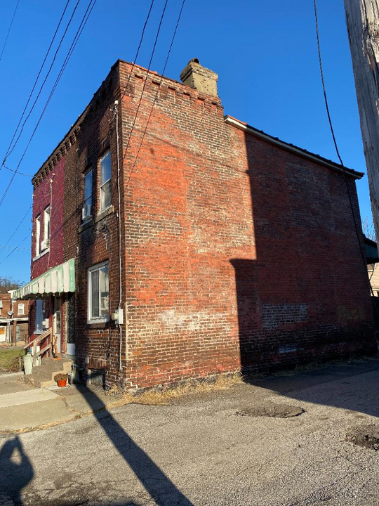 102 Mound St in Rankin, PA - Building Photo