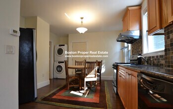 16 Alcott St, Unit 1 in Boston, MA - Foto de edificio - Building Photo