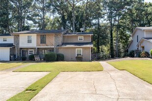 1682 Wynndowne Trail in Smyrna, GA - Building Photo