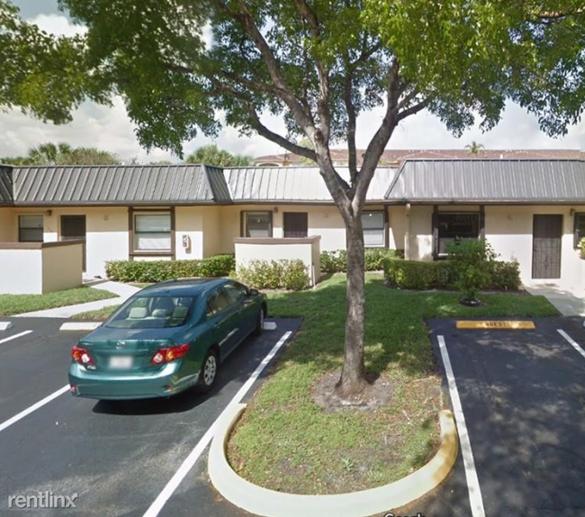 112 NW 93rd Ave in Pembroke Pines, FL - Building Photo - Building Photo