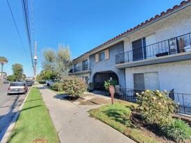 4660 Kester Ave in Los Angeles, CA - Building Photo