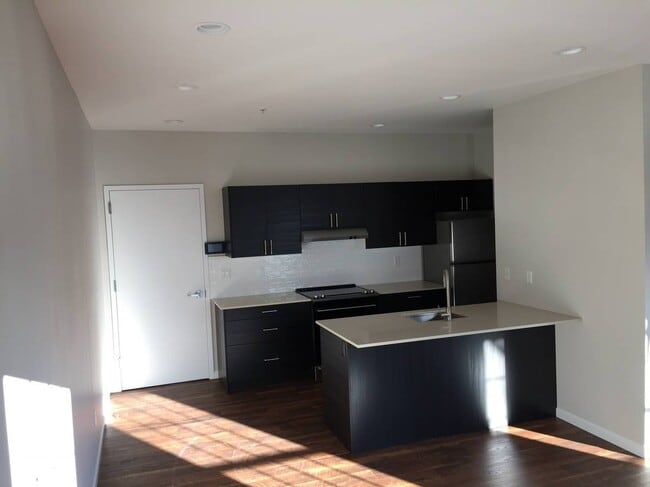 84 Main St, Unit 302 in Mineola, NY - Foto de edificio - Building Photo