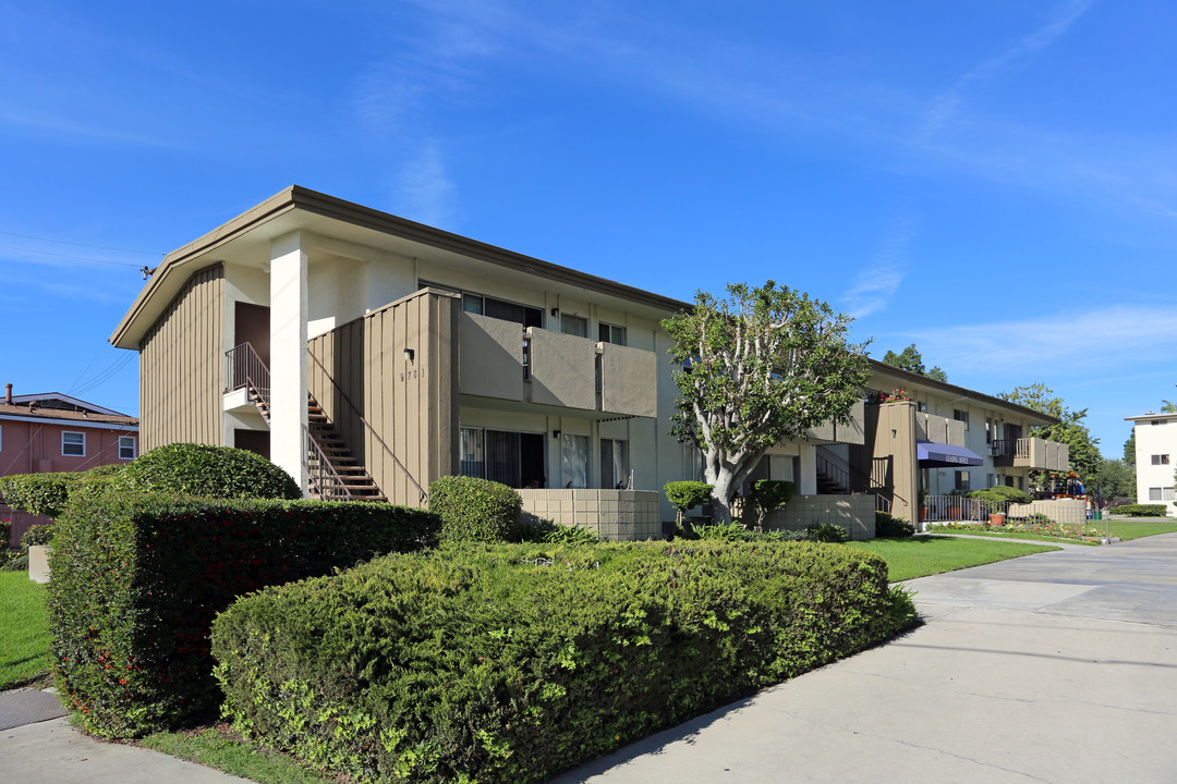 Malabar Apartments in Garden Grove, CA - Building Photo