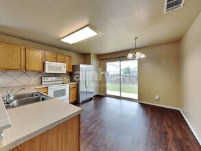307 Quail Hollow Dr in Hutto, TX - Building Photo - Building Photo