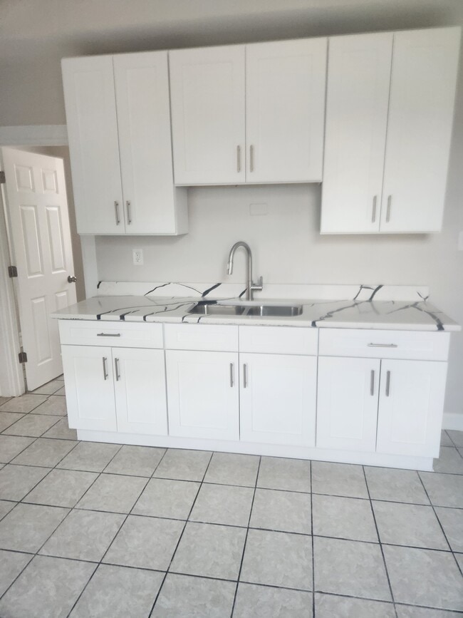 2326 S Homan Ave, Unit 2R in Chicago, IL - Building Photo - Building Photo