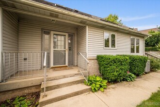 805 Thornwood Dr in St. Charles, IL - Building Photo - Building Photo