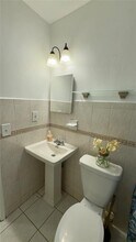 16021 NE 18th Pl in North Miami Beach, FL - Building Photo - Building Photo