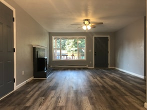 320 Kanuku St SE in Salem, OR - Foto de edificio - Building Photo