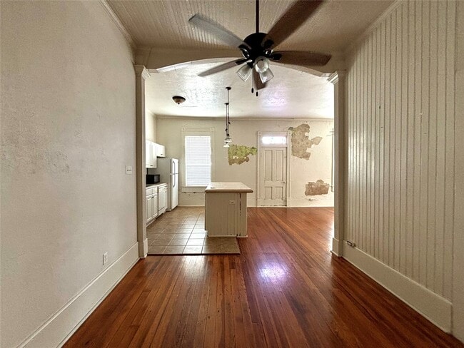 102 S Houston St in Wharton, TX - Building Photo - Building Photo