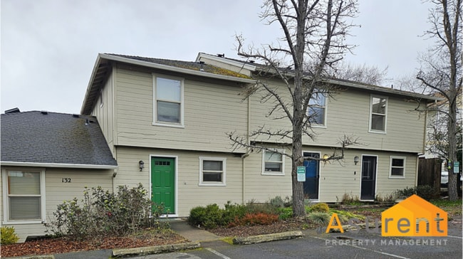 132 S Mountain Ave in Ashland, OR - Building Photo - Building Photo