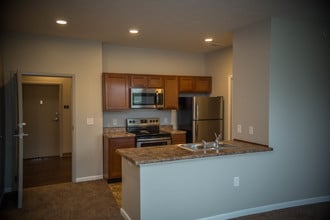 Sunstone at Arlington Woods in Indianapolis, IN - Foto de edificio - Building Photo