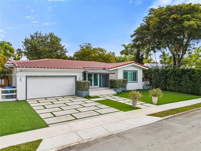 3505 Crystal View Ct in Miami, FL - Building Photo - Building Photo