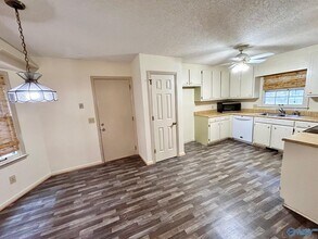 137 Oakcrest Rd in Huntsville, AL - Building Photo - Building Photo