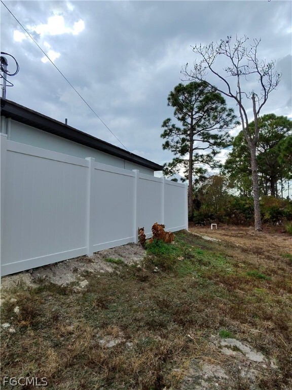 636 Eisenhower Blvd in Lehigh Acres, FL - Building Photo - Building Photo