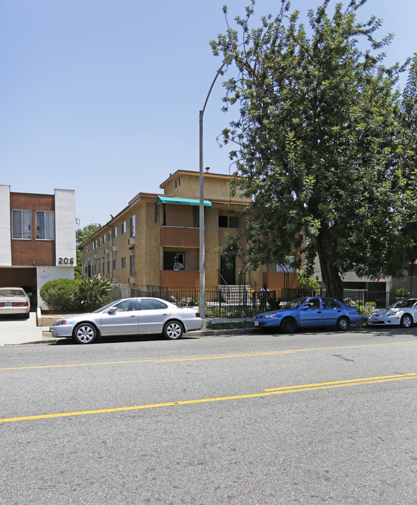 210 S Commonwealth Ave in Los Angeles, CA - Building Photo