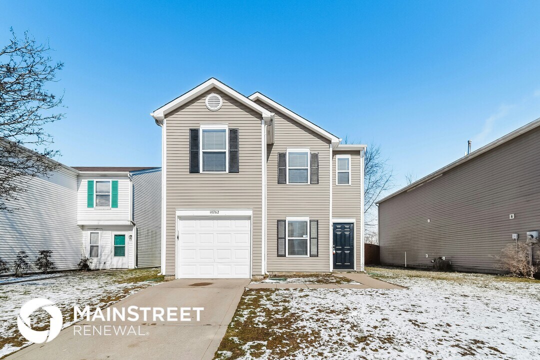 10762 Glenayr Dr in Camby, IN - Foto de edificio