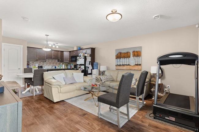 1220 Empress St in Regina, SK - Building Photo - Building Photo