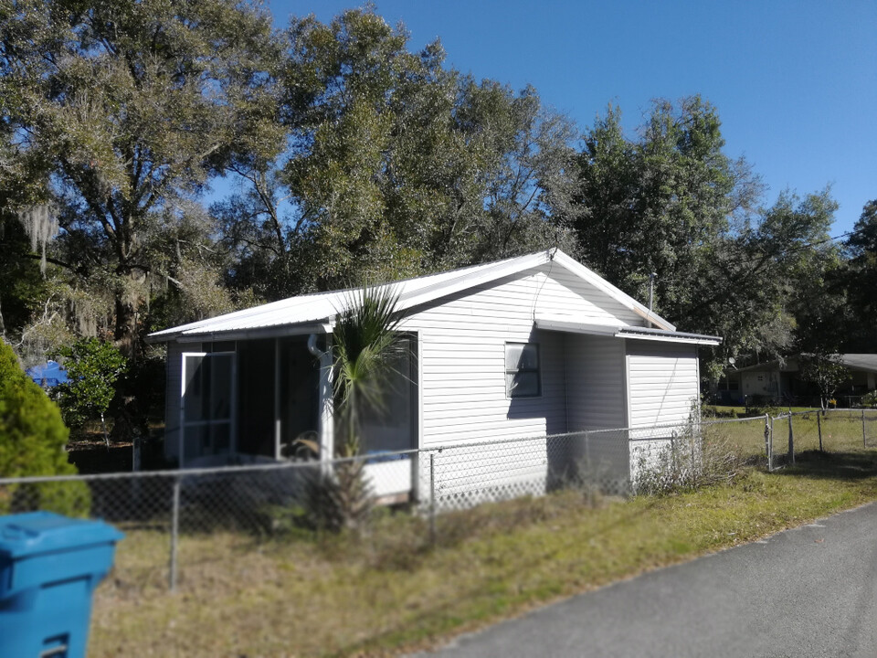 5101 Ives Ave, Unit A in De Leon Springs, FL - Building Photo