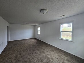 416 SE Pinecrest Dr in Topeka, KS - Building Photo - Building Photo