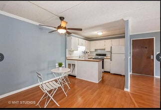 5S066 Pebblewood Ln in Naperville, IL - Building Photo - Building Photo