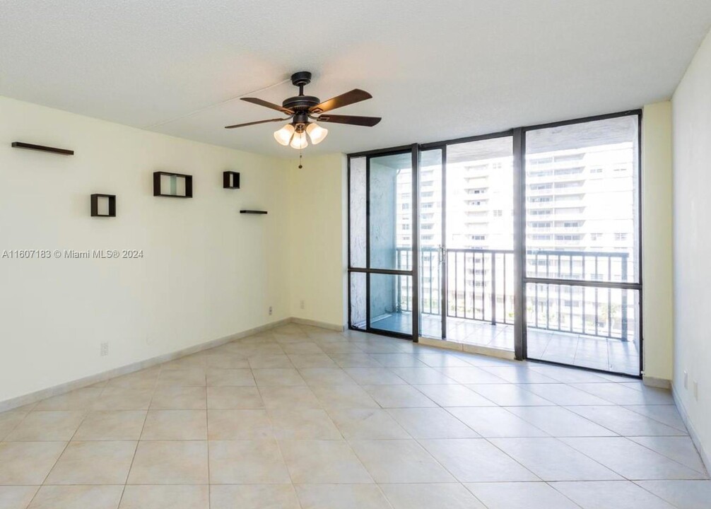 2049 S Ocean Dr, Unit 806 in Hallandale Beach, FL - Building Photo