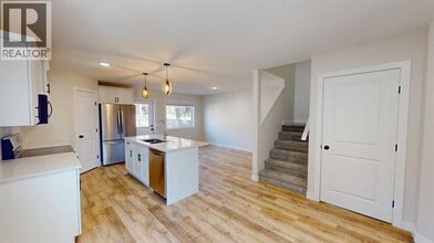 9528-9598 98 Ave in Grande Prairie, AB - Building Photo - Building Photo