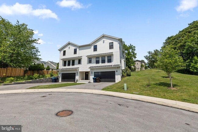 property at 985 Henry Ave