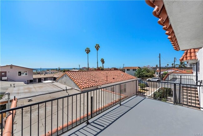 223 Avenida Victoria in San Clemente, CA - Foto de edificio - Building Photo