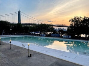 2551 14th St, Unit Apt. 2R in Astoria, NY - Foto de edificio - Building Photo