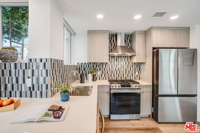 1101 S Bedford St in Los Angeles, CA - Building Photo - Building Photo