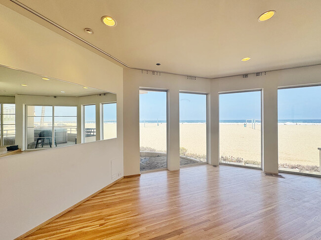 3505 Ocean Front Walk, Unit 3505 in Marina Del Rey, CA - Building Photo - Building Photo