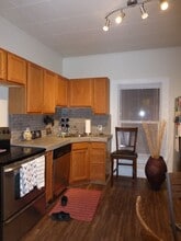 204 Northeast 5th Avenue in Hillsboro, OR - Foto de edificio - Building Photo