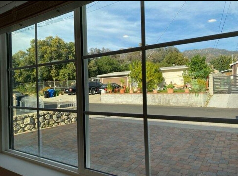 10713 Irma Ave in Tujunga, CA - Building Photo