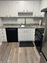 1935 Gardiner Ln in Louisville, KY - Building Photo