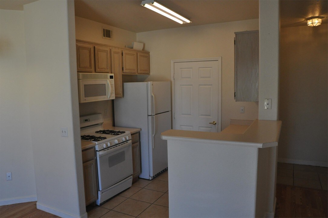 7111 S Durango Dr-Unit -1 in Las Vegas, NV - Building Photo
