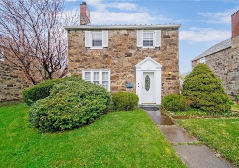 7 Laurel Village in Pittsburgh, PA - Building Photo