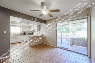 4555 W Continental Dr in Glendale, AZ - Building Photo - Building Photo